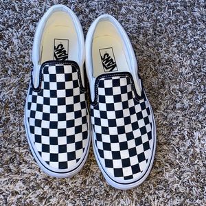 Checkerd slip on Vans